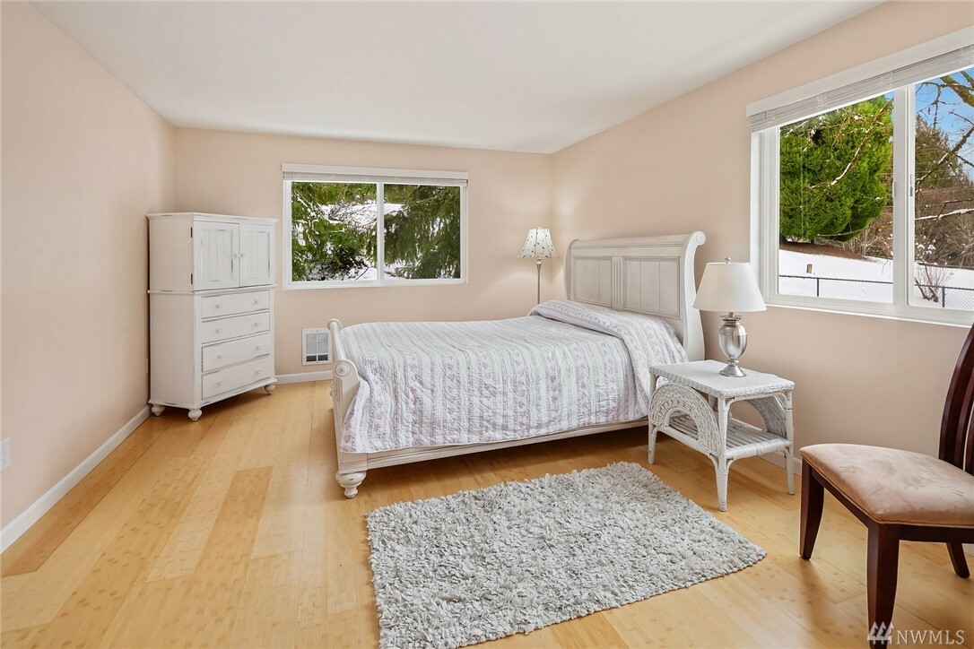 Property Photo:  208 Mt Park Blvd SW E101  WA 98027 