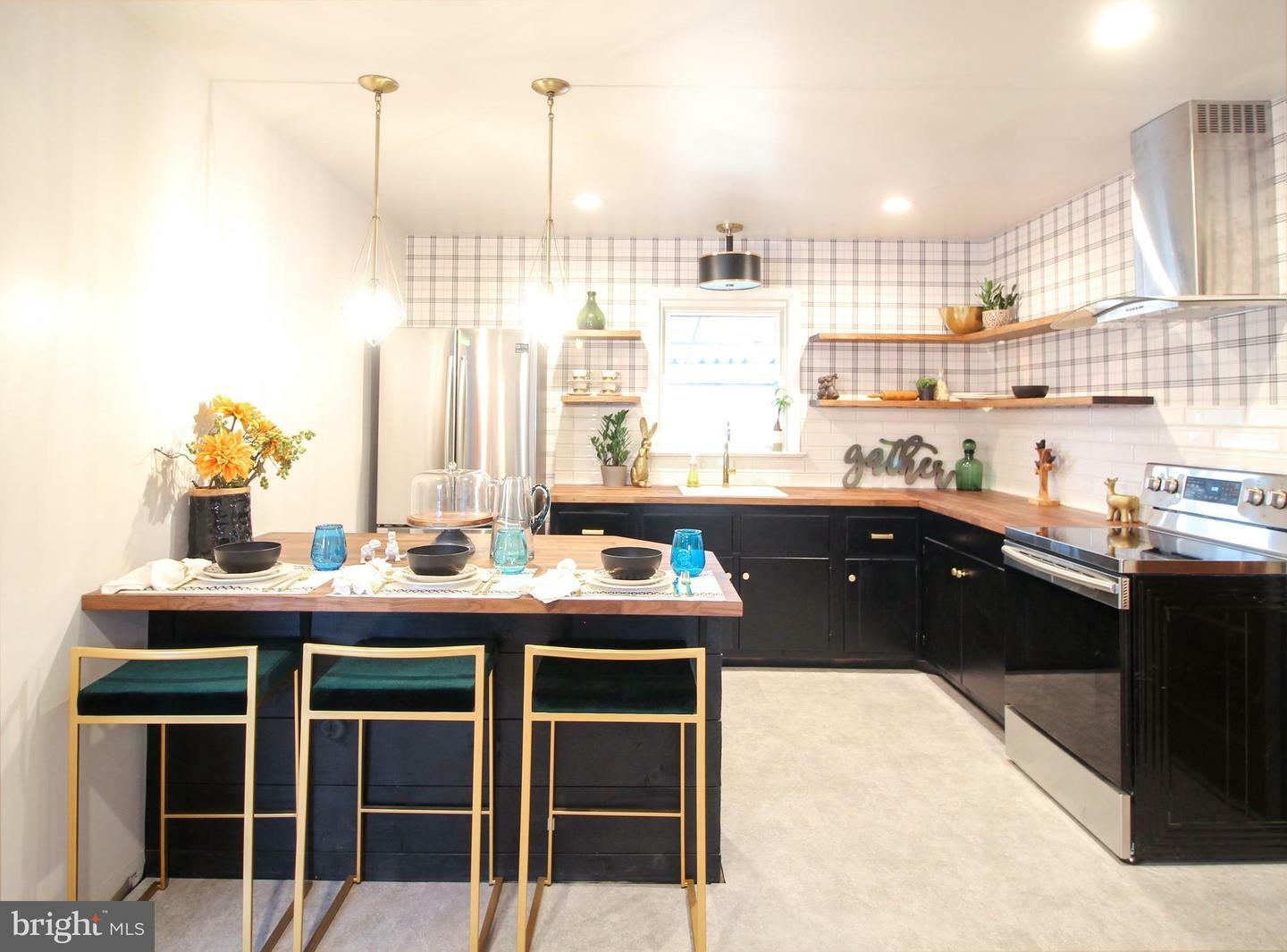 Property Photo:  368 Hawthorne Drive  PA 17603 