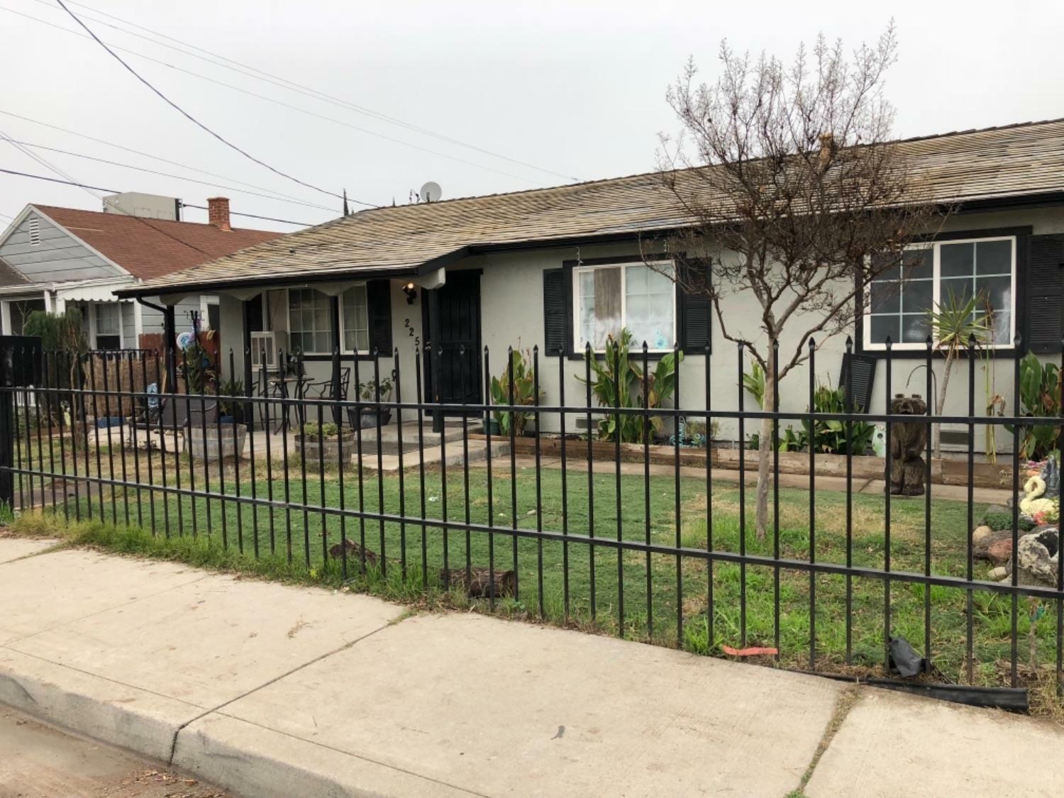 Property Photo:  225 East Alameda Street  CA 95336 