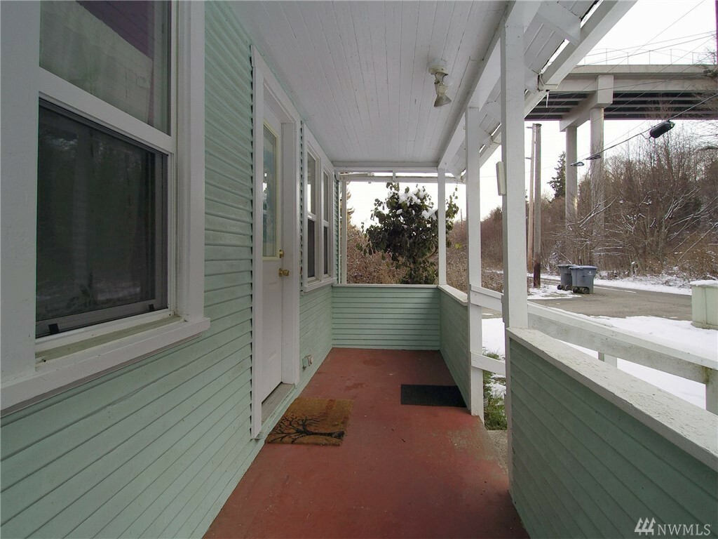 Property Photo:  814 S Valley St  WA 98362 