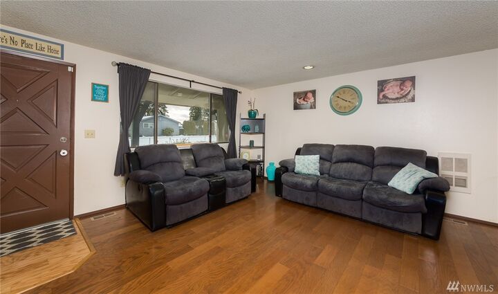 Property Photo: 5523 NE 143rd Place WA 98271