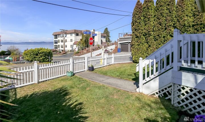 Property Photo:  28102 8th Ave S  WA 98198 