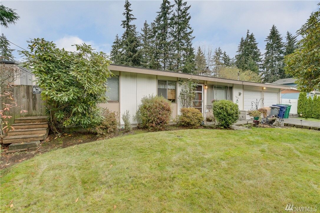 Property Photo: 5815 141st St SW WA 98026