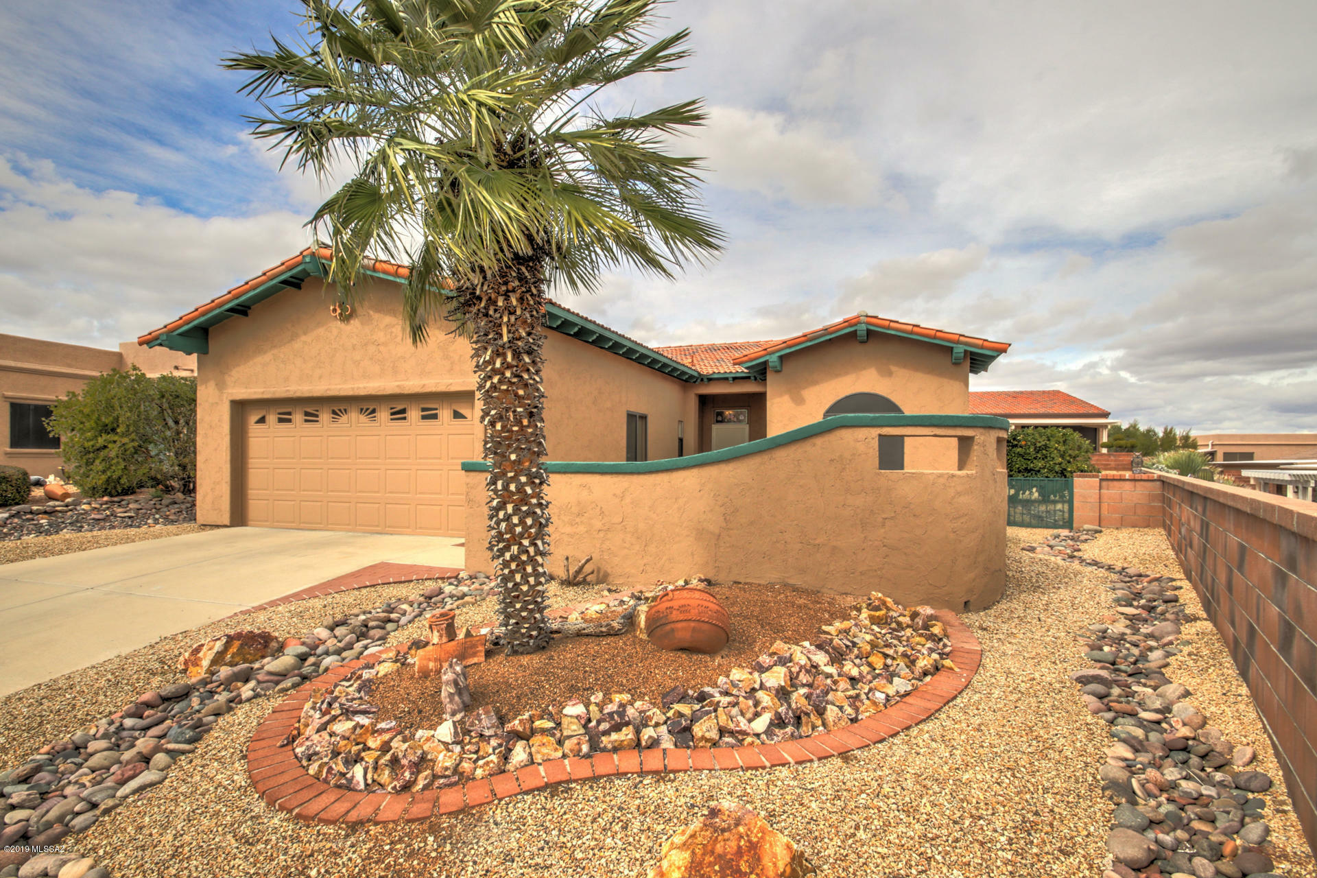 Property Photo:  804 W Via Santa Adela  AZ 85614 