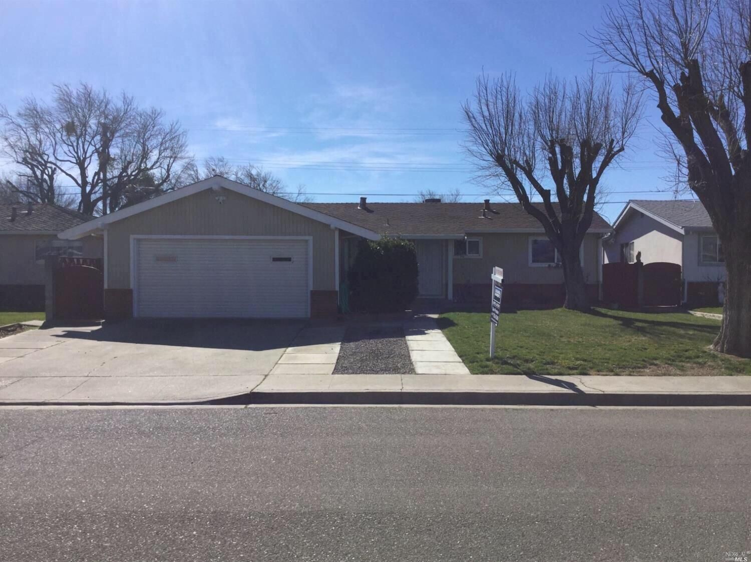 Property Photo:  811 Rolling Green Drive  CA 94571 