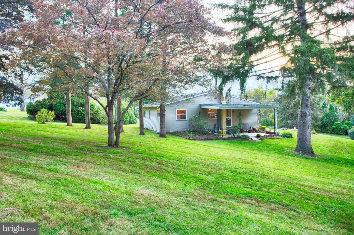 Property Photo:  1995 Springtown Hill Road  PA 18055 