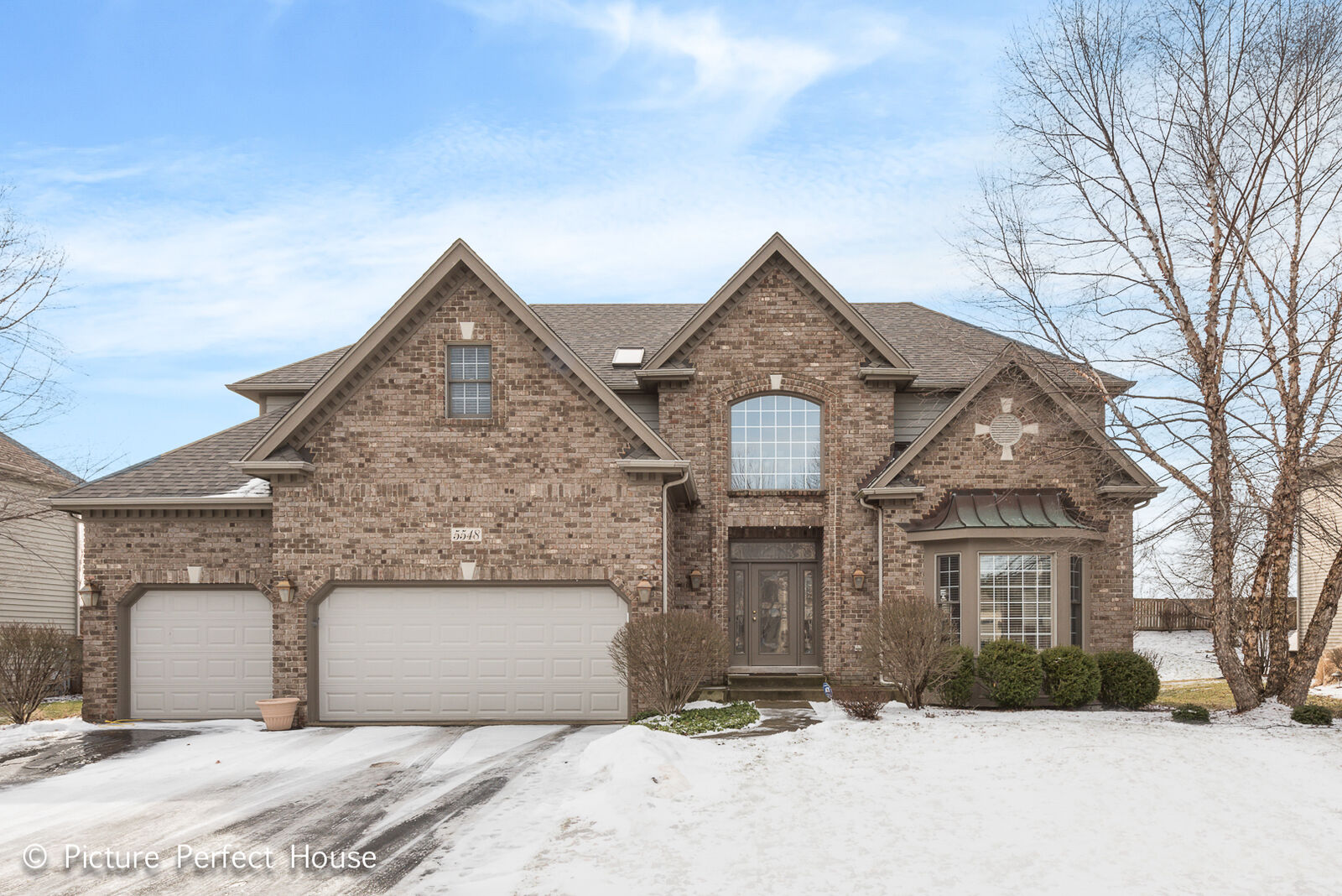 Property Photo: 5548 Bergamot Lane IL 60564