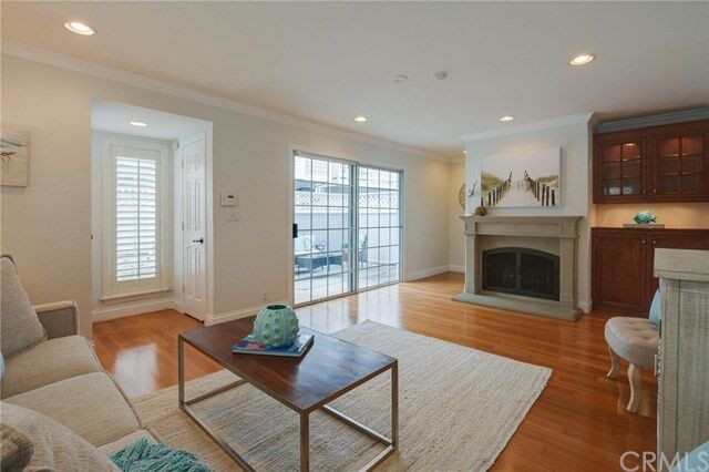 Property Photo: 105 N Broadway A CA 90277