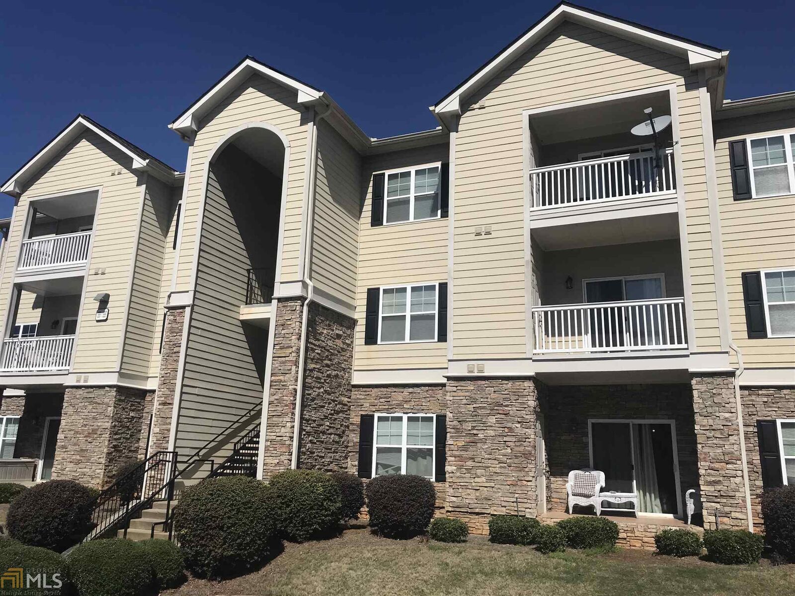 Property Photo:  1323 Town Creek Circle  GA 30642 