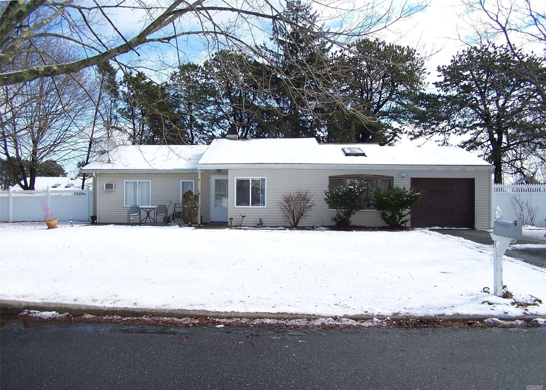 19 Pine Gate  East Patchogue NY 11772 photo