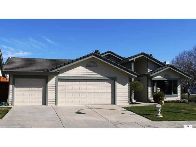 Property Photo:  1741 Swallowtail Road  CA 92024 
