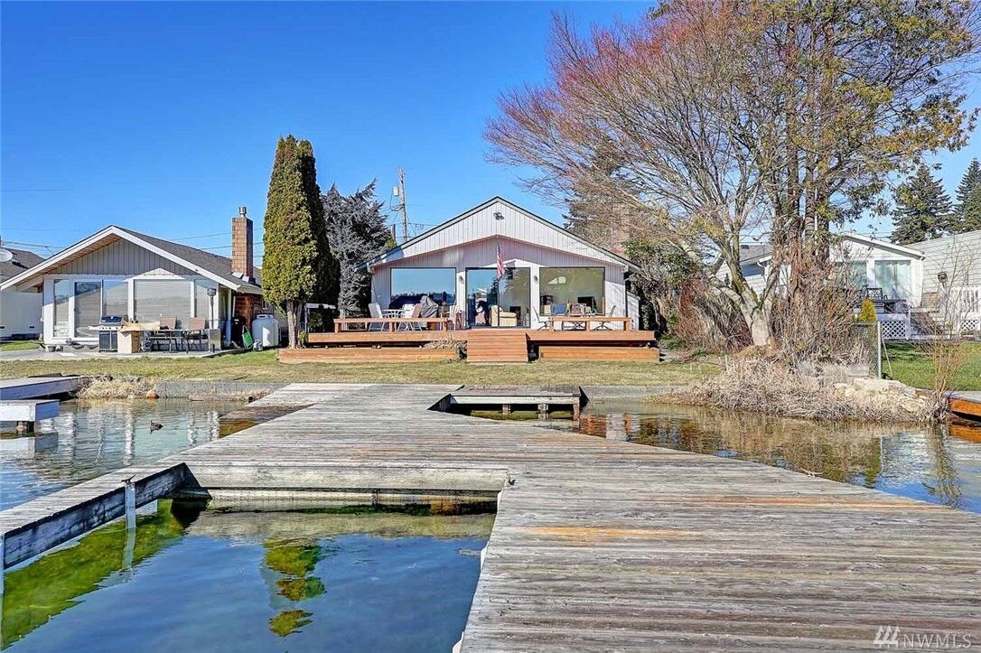 Property Photo:  4230 Peninsula Rd  WA 98292 