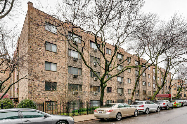 Property Photo:  611 West Patterson Avenue 512  IL 60613 