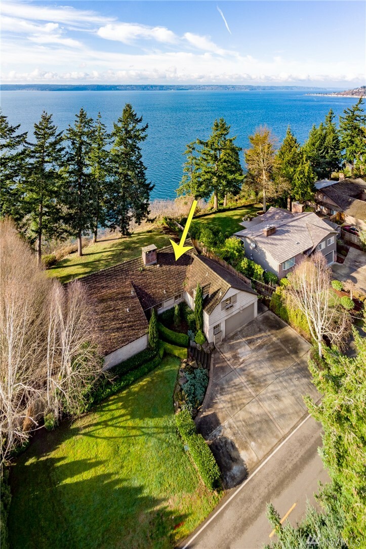 Property Photo:  19263 Edgecliff Dr SW  WA 98166 