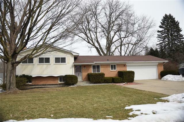 Property Photo:  203 Brook Drive  MI 48065 