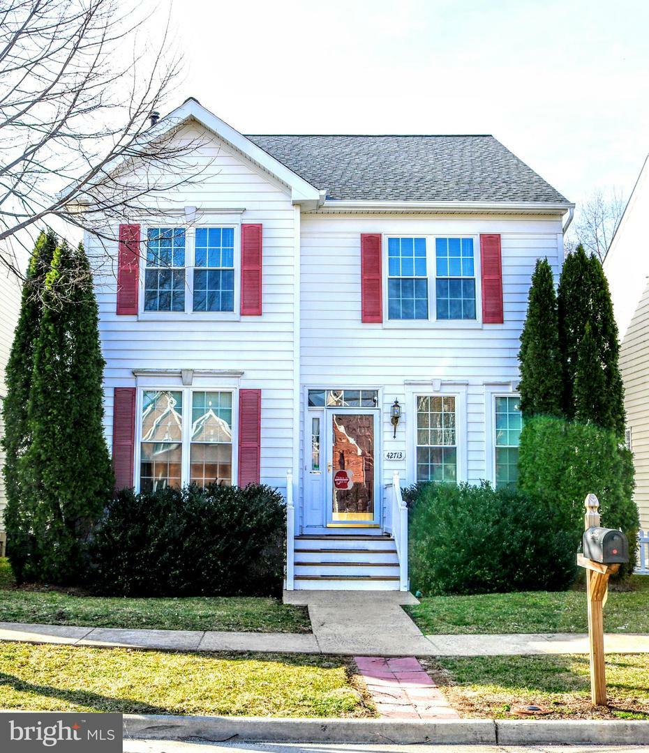 Property Photo: 42713 Center Street VA 20152