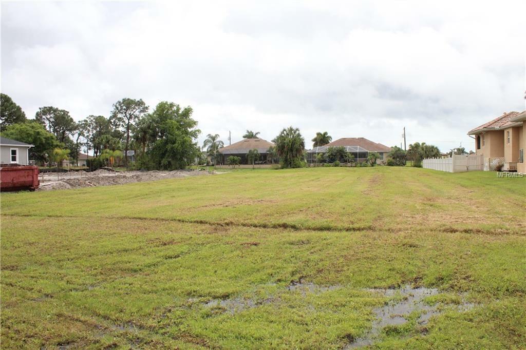 Property Photo:  212 Rotonda Boulevard E  FL 33947 