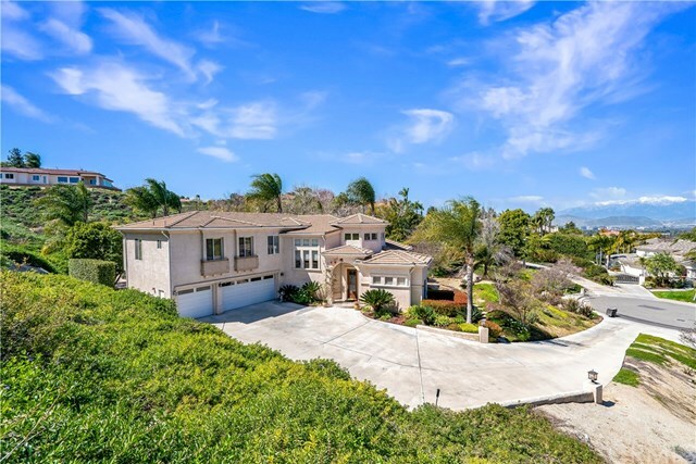 Property Photo: 5825 Via Susana CA 92506