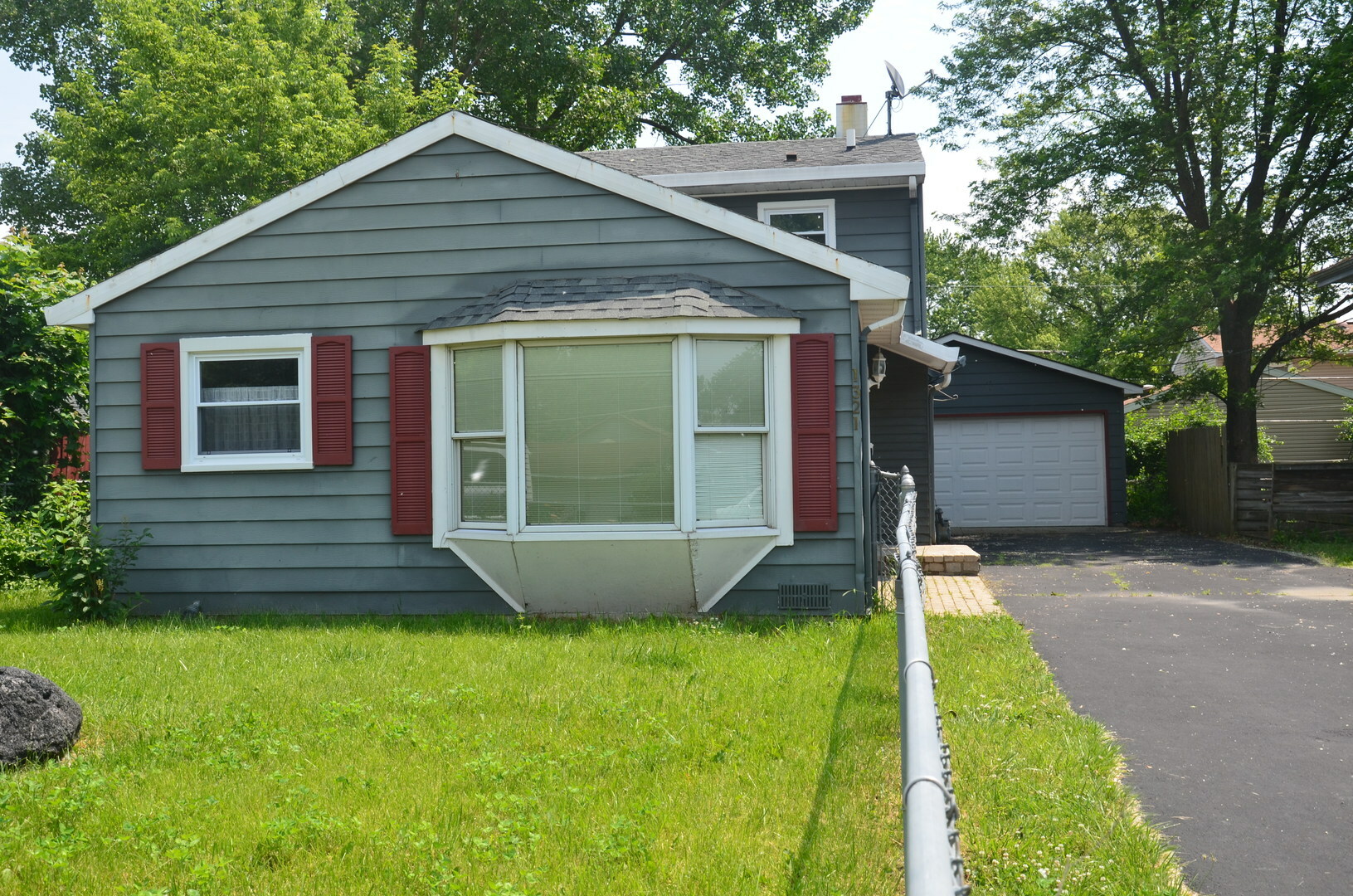 Property Photo: 1321 Brentwood Drive IL 60073