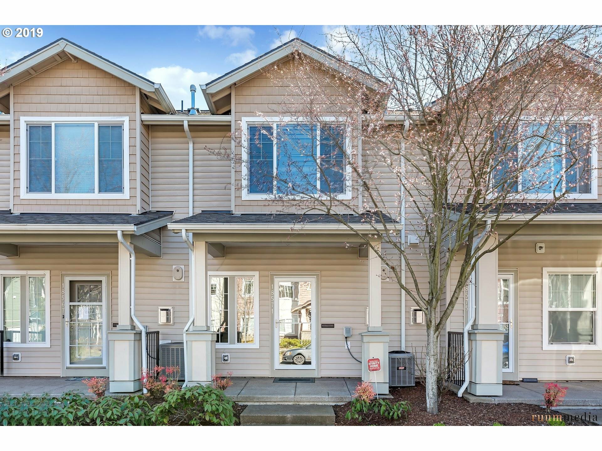 Property Photo: 18571 NW Gateway Pl OR 97006