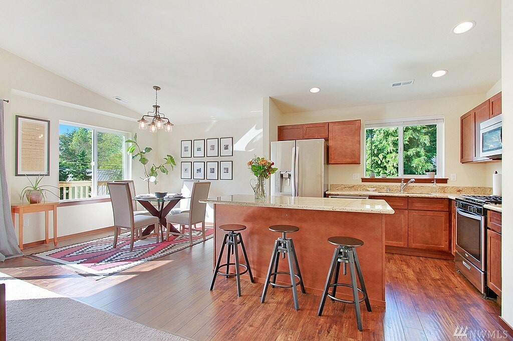 Property Photo: 1044 SW 152nd St WA 98166