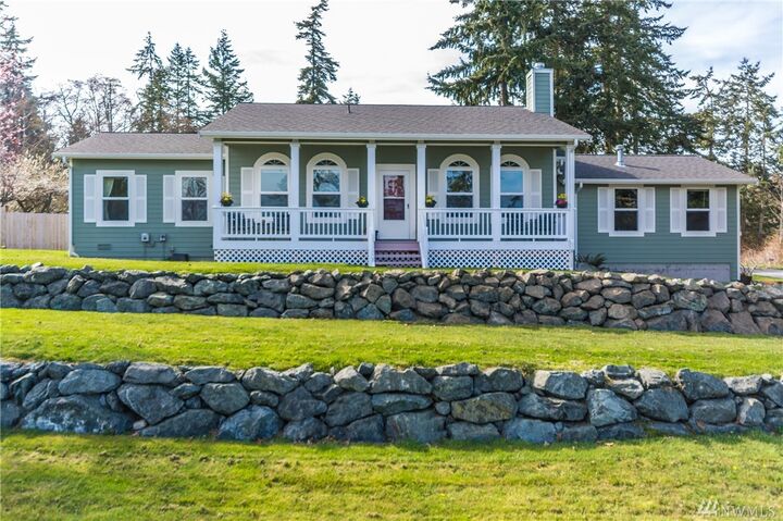 952 Mohawk Dr  Greenbank WA 98253 photo