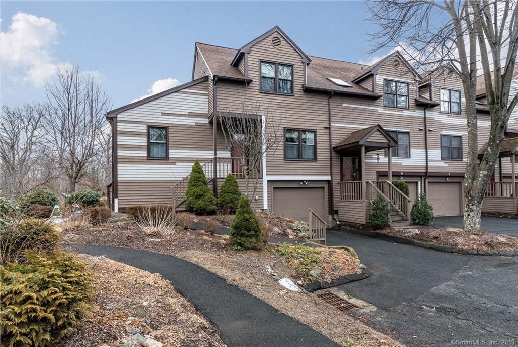 Property Photo: 8 Edgehill Circle 8 CT 06468