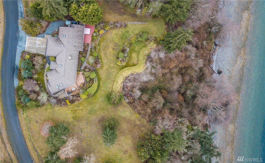 Property Photo:  889 Greentree Dr  WA 98253 