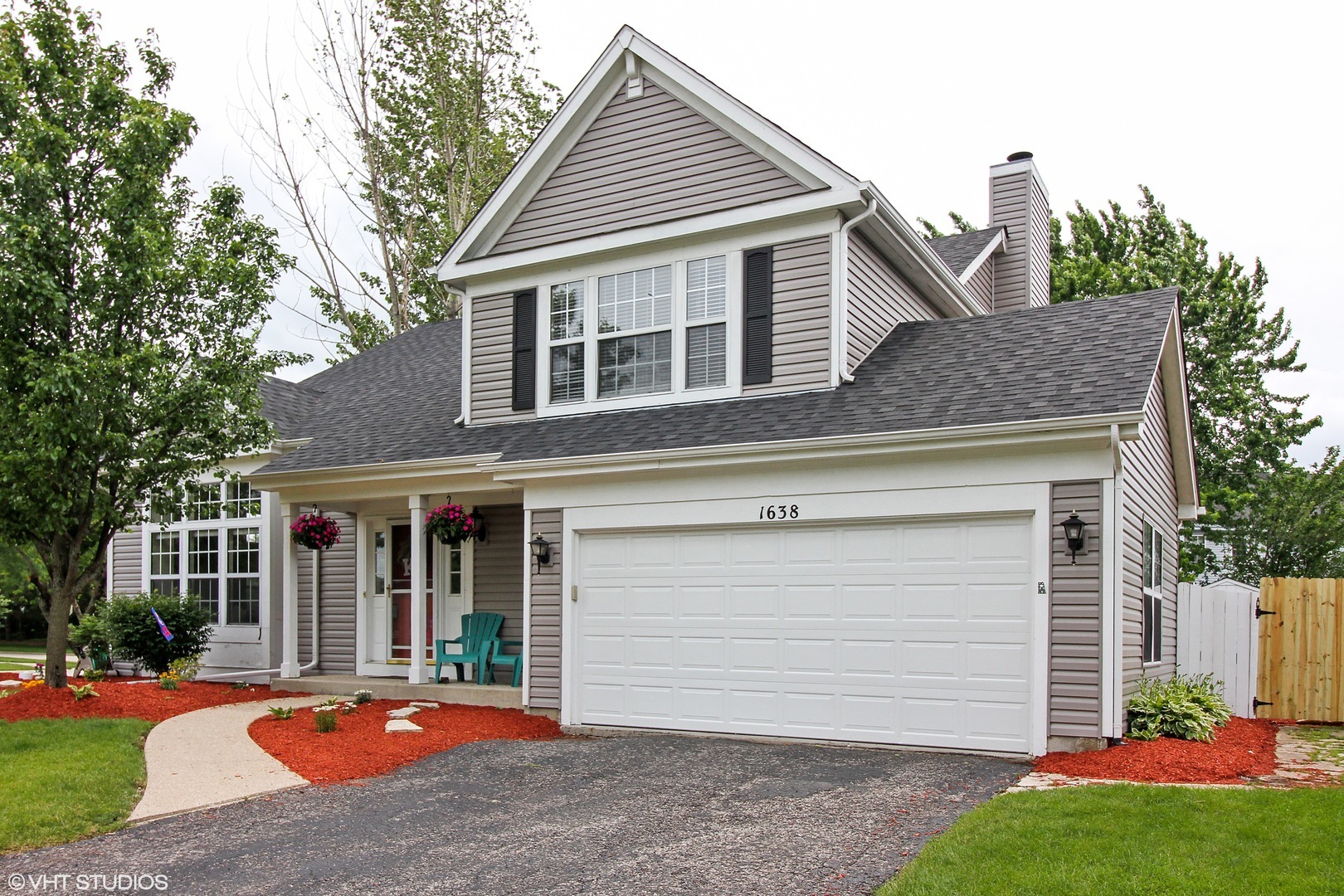 Property Photo: 1638 Durham Court IL 60014