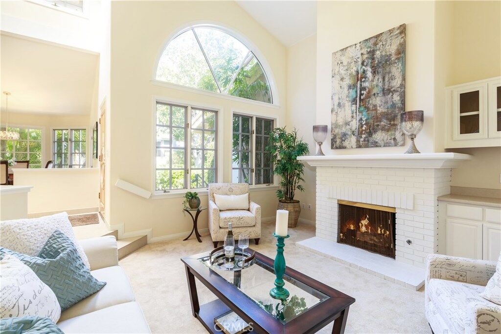 Property Photo: 11 Evergreen Lane CA 90266
