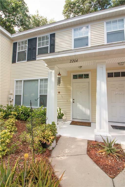 Property Photo:  2204 Golden Oak Lane  FL 33594 