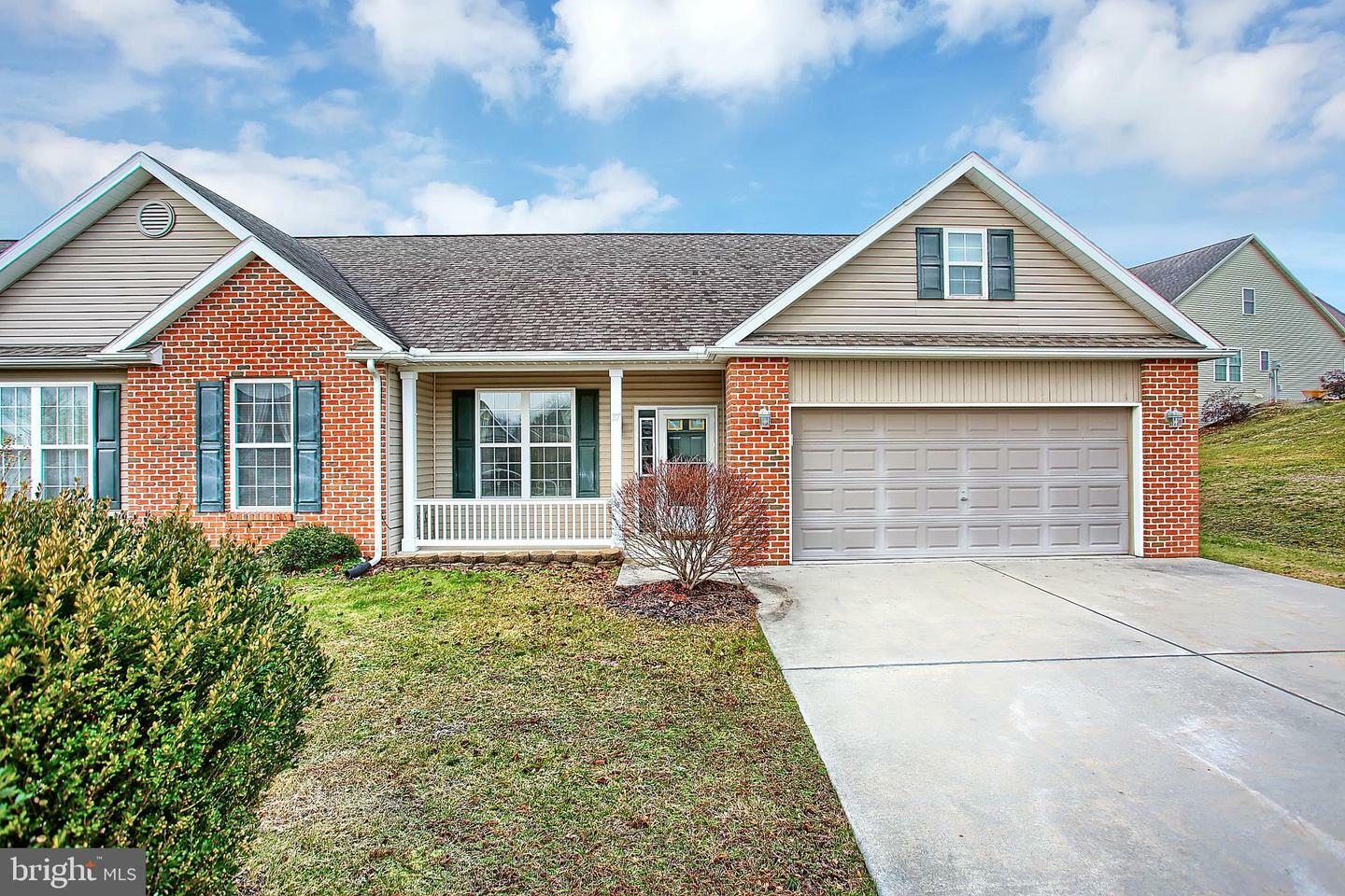 Property Photo:  87 Cottonwood Court  PA 17013 