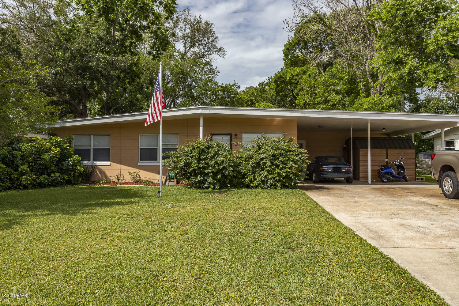 Property Photo:  2 Ronnie Circle  FL 32117 