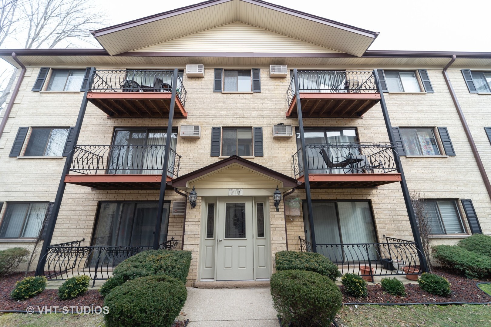 Property Photo: 5151 North East River Road 226A IL 60656
