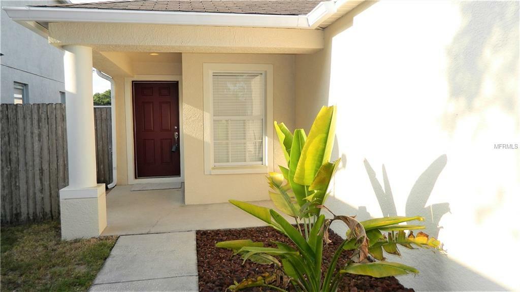 Property Photo:  421 Maple Pointe Drive  FL 33584 