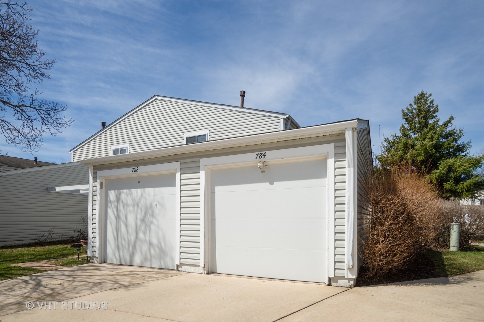 Property Photo: 784 Barnaby Place IL 60090