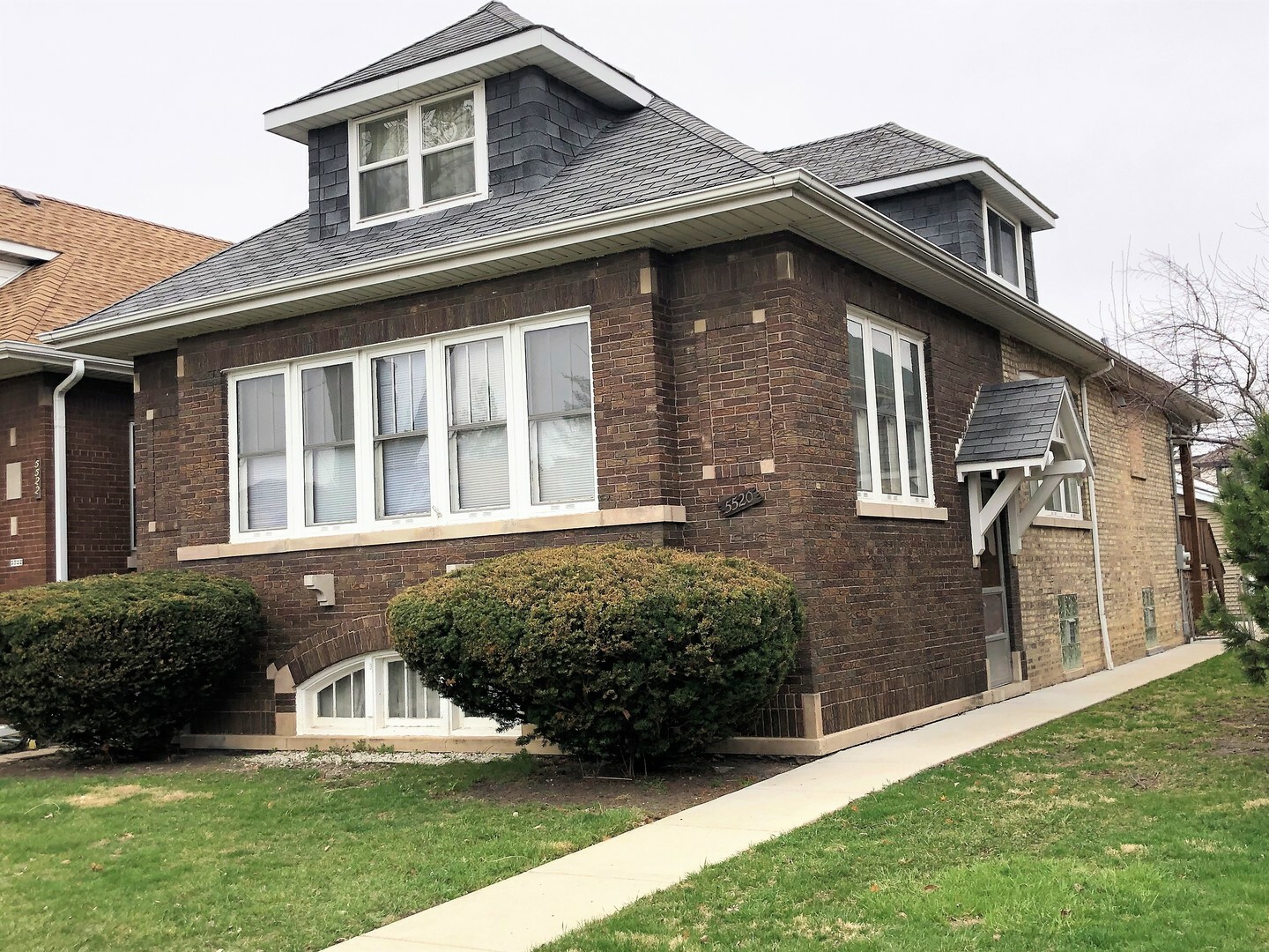 Property Photo:  5520 West Cullom Avenue  IL 60641 