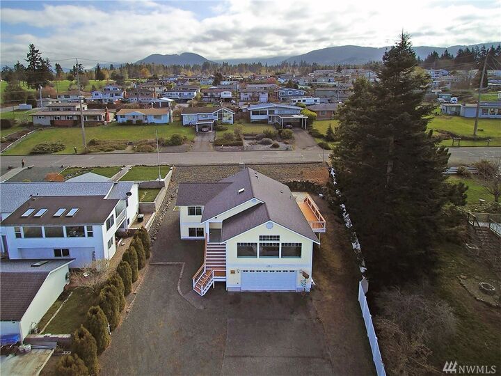 Property Photo: 1805 E 4th St WA 98362