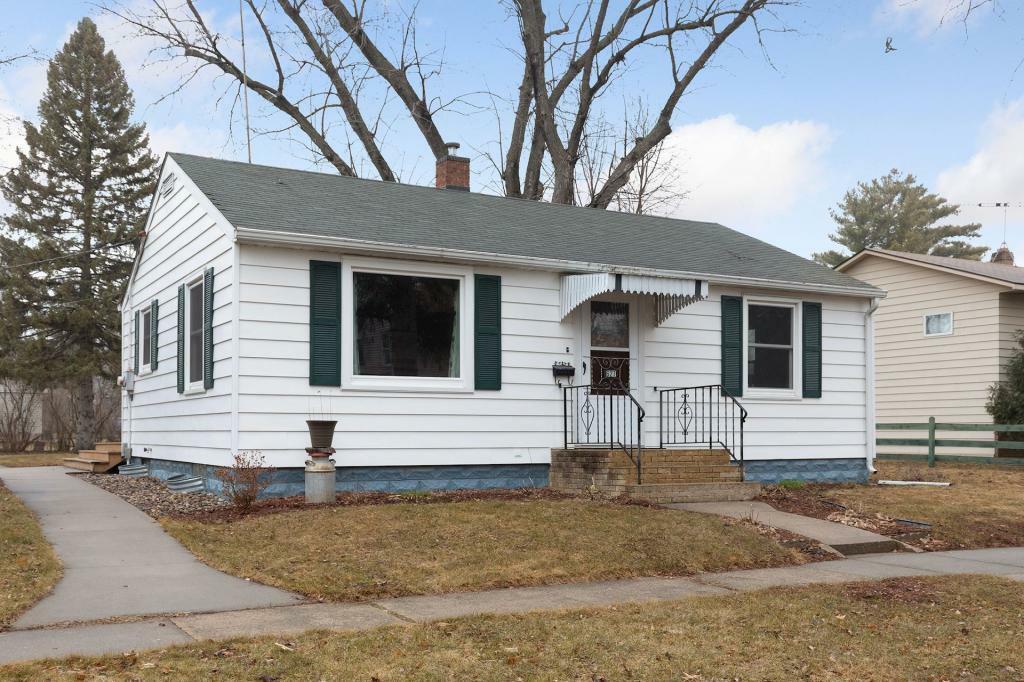 Property Photo:  627 Lake Street  WI 54022 