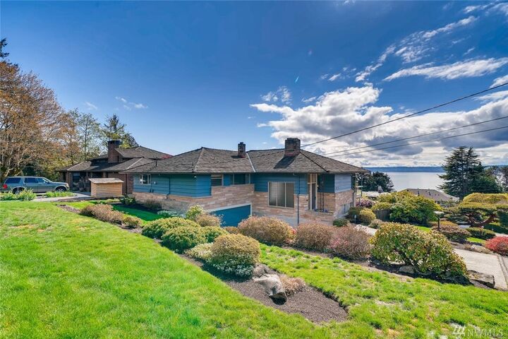 Property Photo:  2405 SW 125th St  WA 98146 