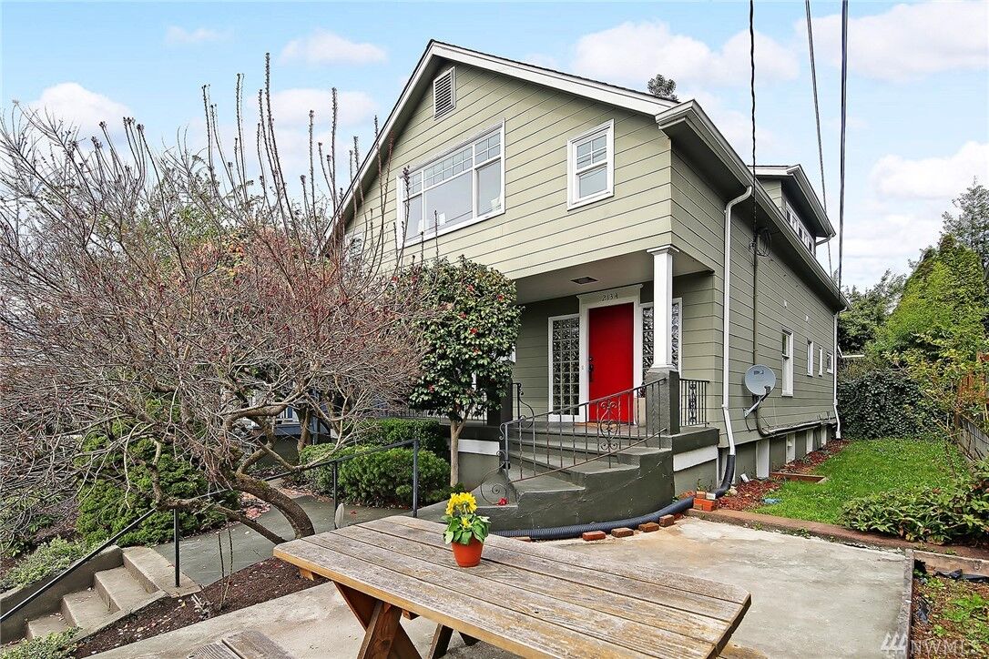 Property Photo:  2134 N 50th St  WA 98103 