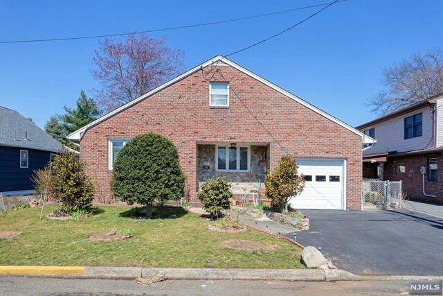 Property Photo:  263 New Street  NJ 07071 