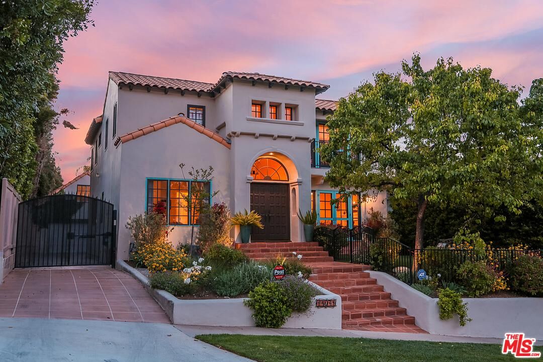 Property Photo:  14071 Roblar Rd  CA 91423 