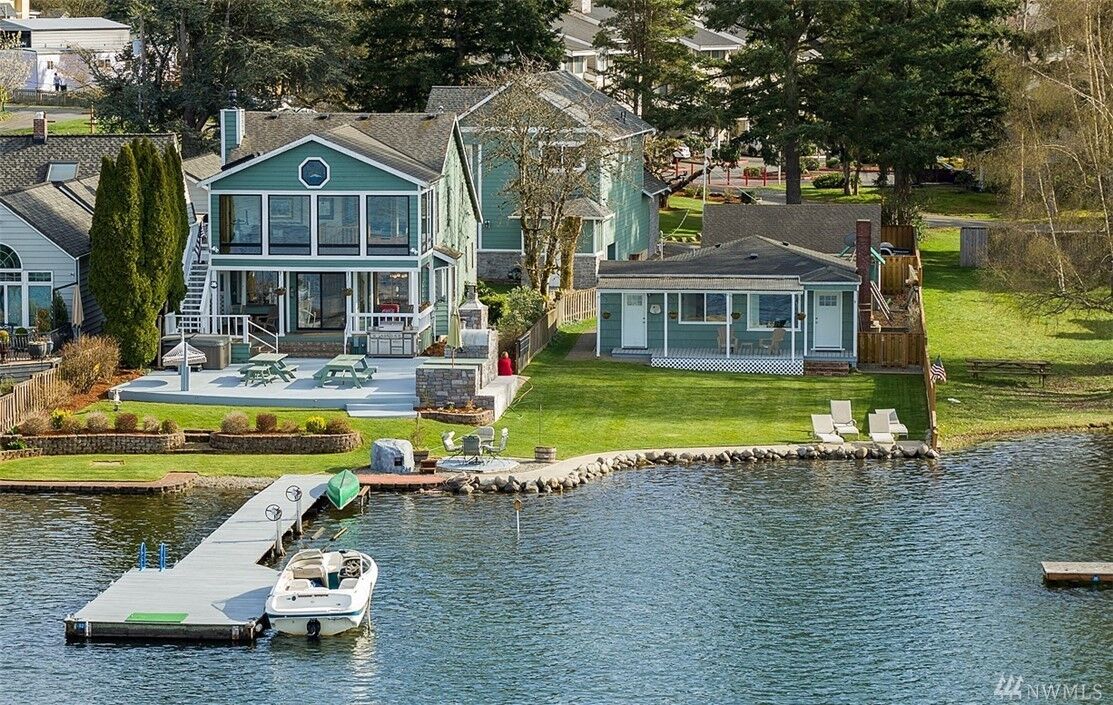 Property Photo:  14224 SE 270th Place  WA 98042 