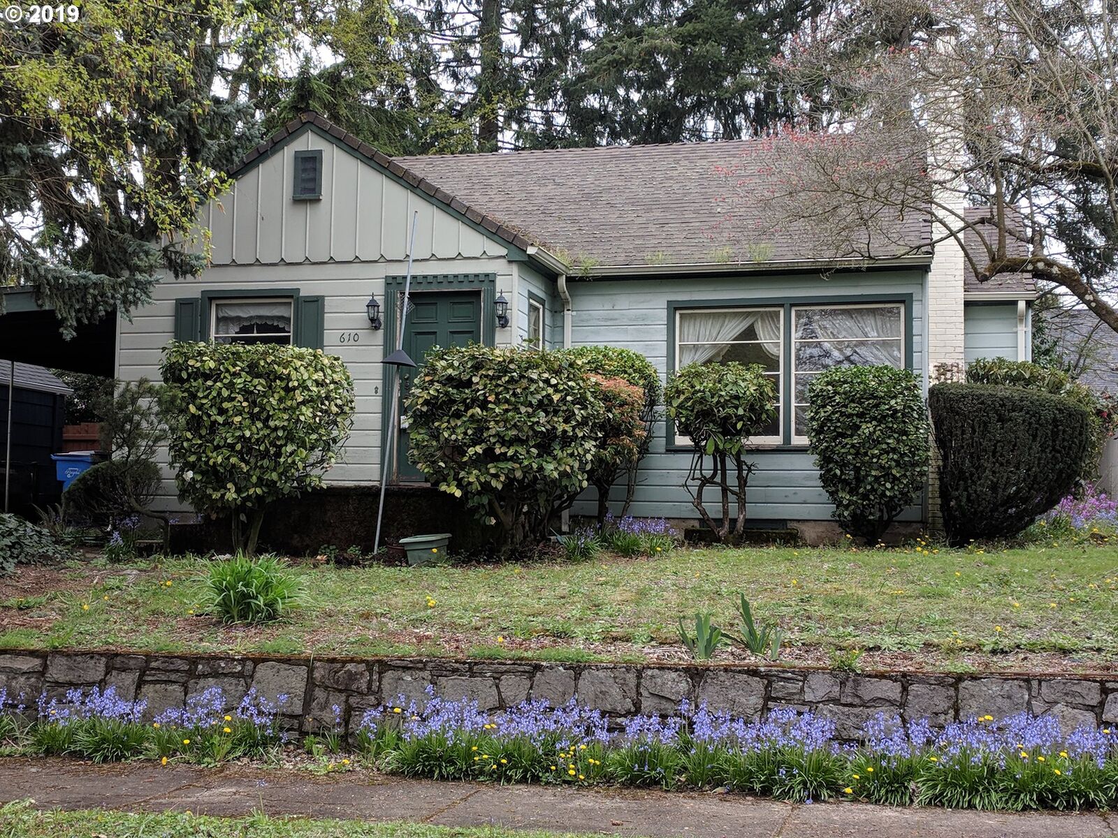 Property Photo: 610 E 30th St WA 98663