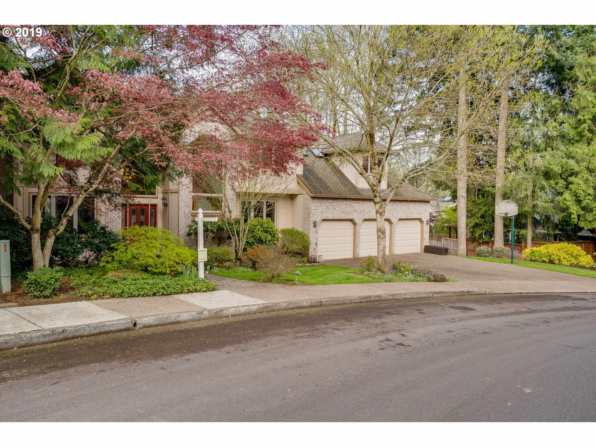 Property Photo: 3205 NW 132nd Pl OR 97229