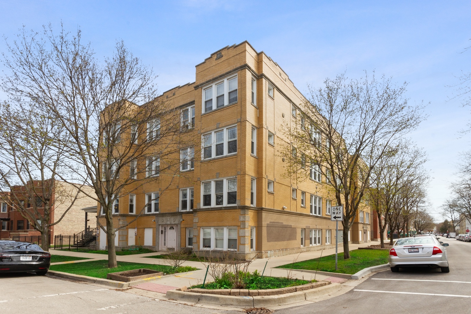 Property Photo:  2658 West Altgeld Street 2  IL 60647 