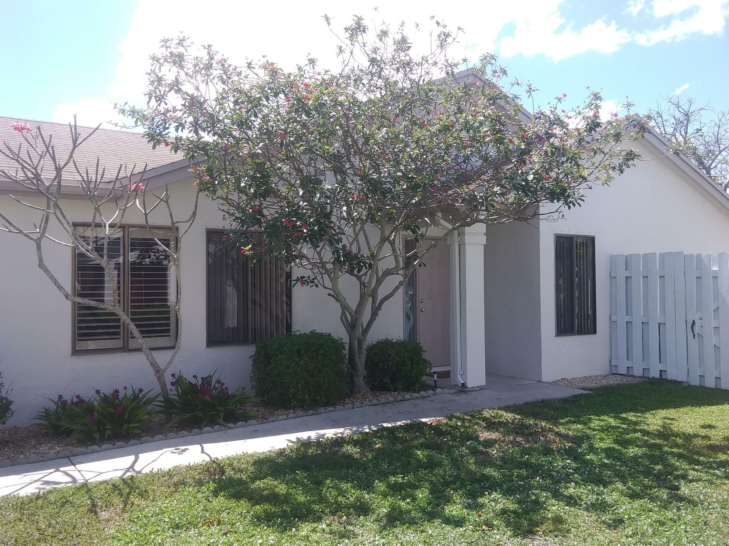 Property Photo:  9743 Saratoga Park Court  FL 33428 