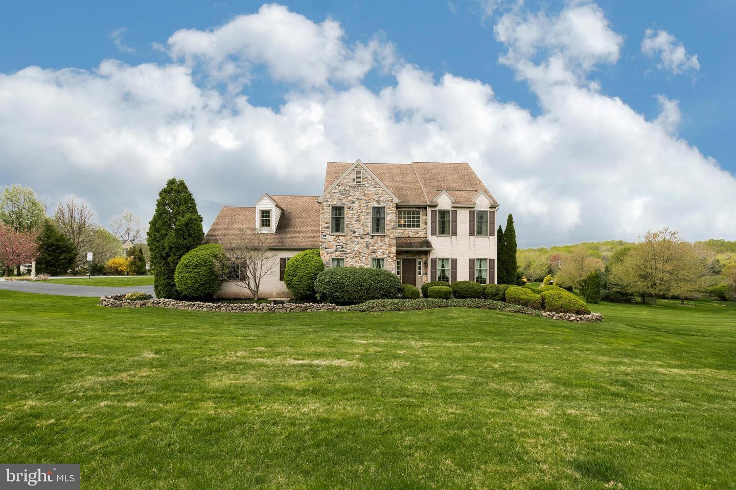 Property Photo: 101 Crestview Circle PA 19465