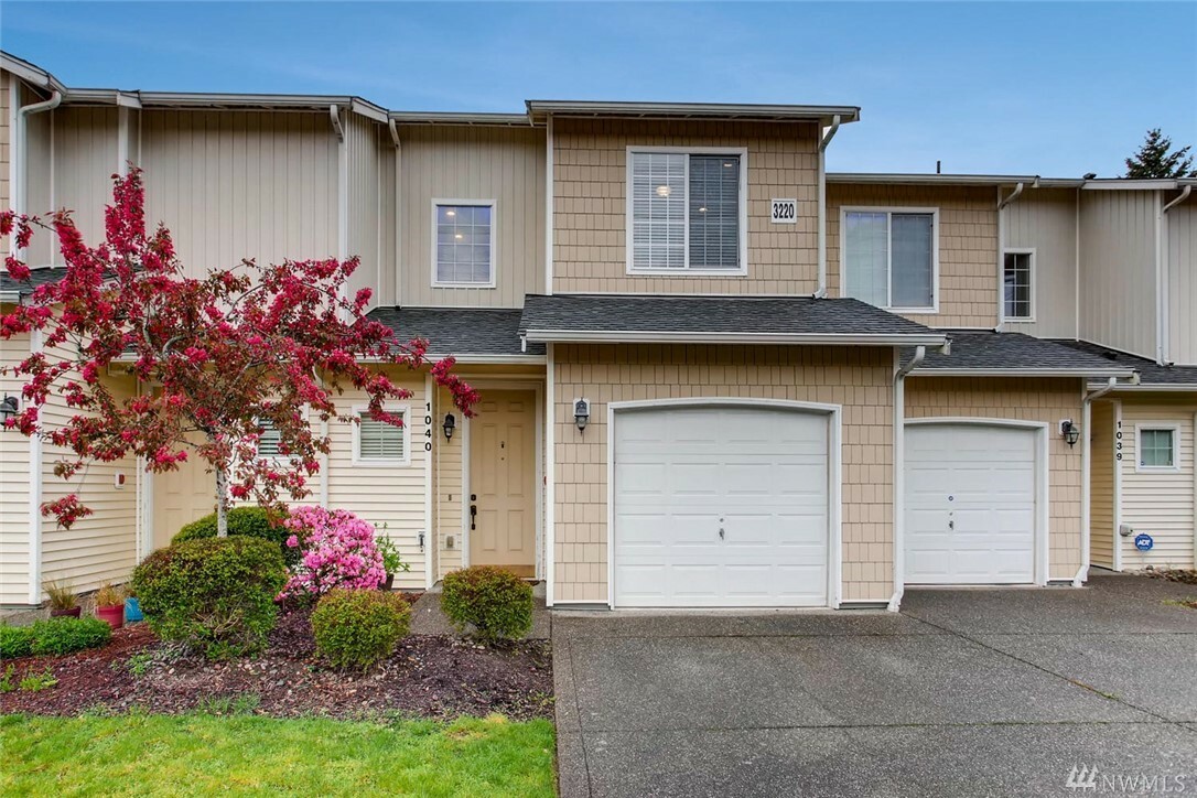 Property Photo:  3220 SE 12th St 1040  WA 98058 